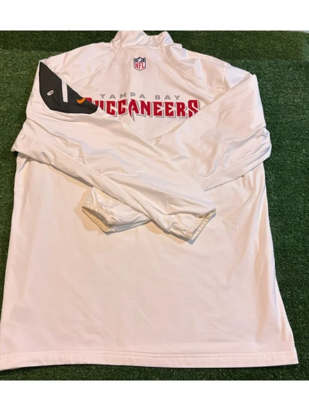 Tampa Bay Buccaneers 1/4 zip mens large white nike dri fit pullover long sleeve